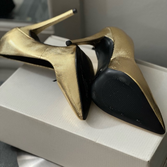 Gold Aldo Pumps size 7, worn only once - Picture 4 of 5
